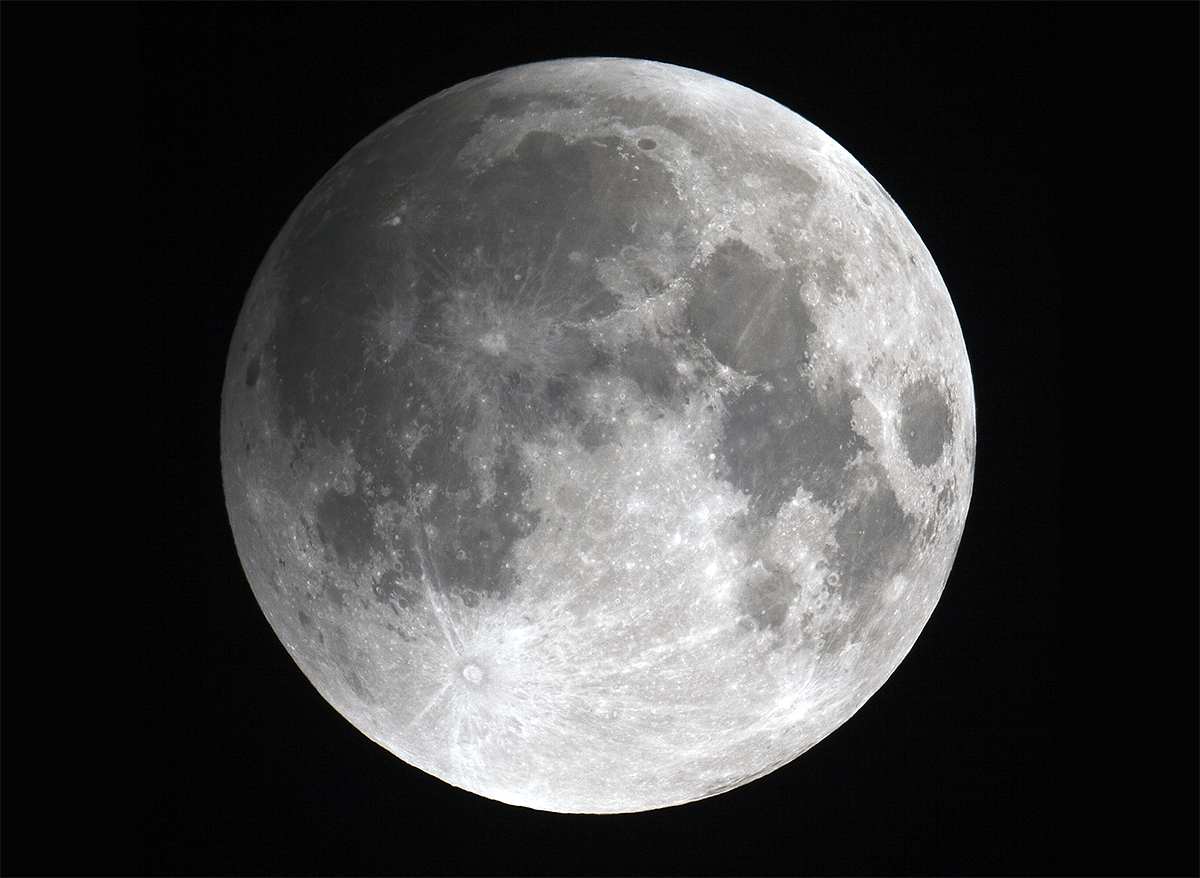As the Moon moves deeper into Earth’s penumbral shadow, it appears as though a dark bite is being taken out of the Moon. Credit: Pete Lawrence