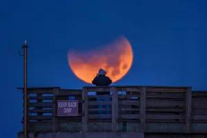 how photograph lunar eclipse How to photograph a lunar eclipse. Credit: Diana Robinson Photography