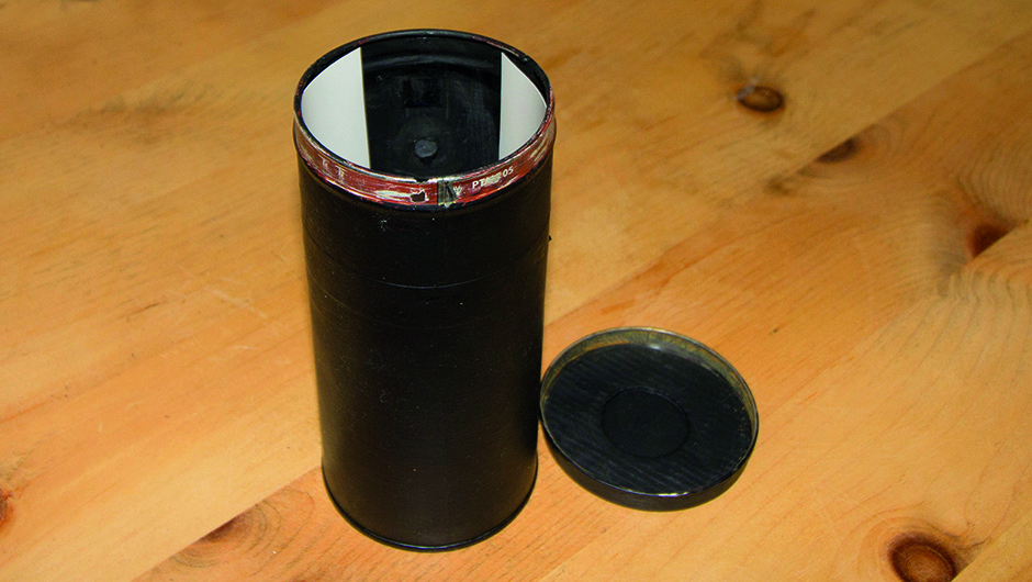 How to make a pinhole camera step 04