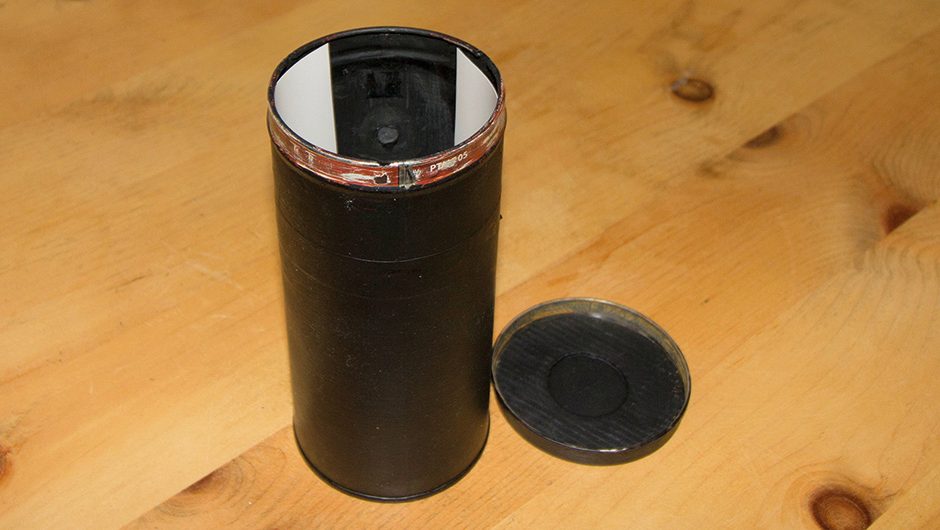 How to make a pinhole camera step 04