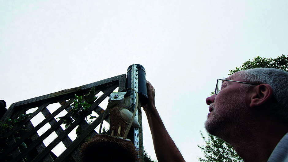 How to make a pinhole camera step 05