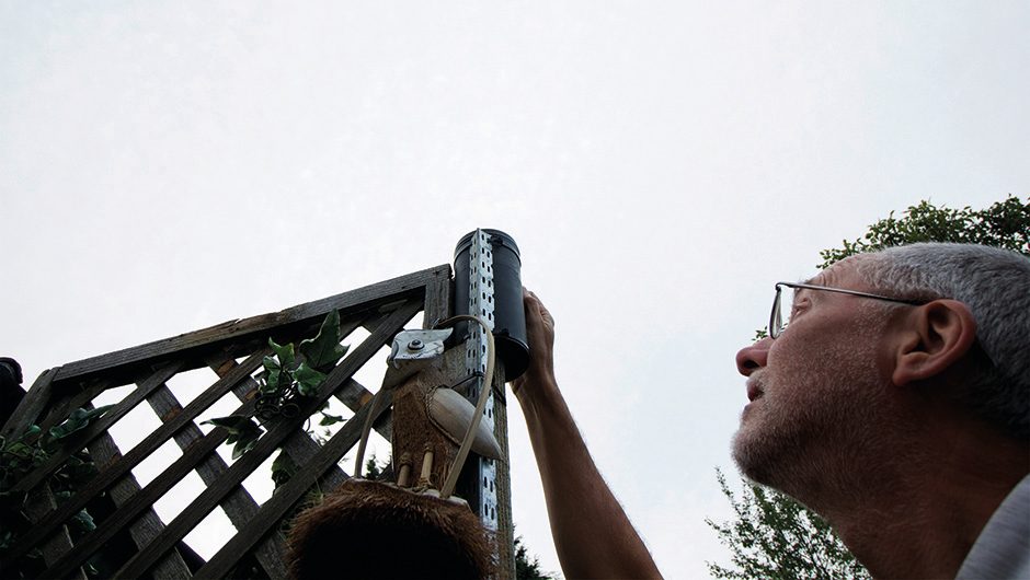 How to make a pinhole camera step 05