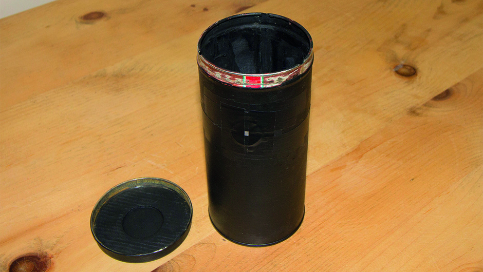 How to make a pinhole camera step 03