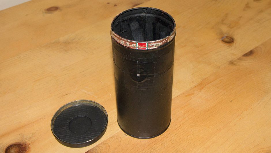 How to make a pinhole camera step 03