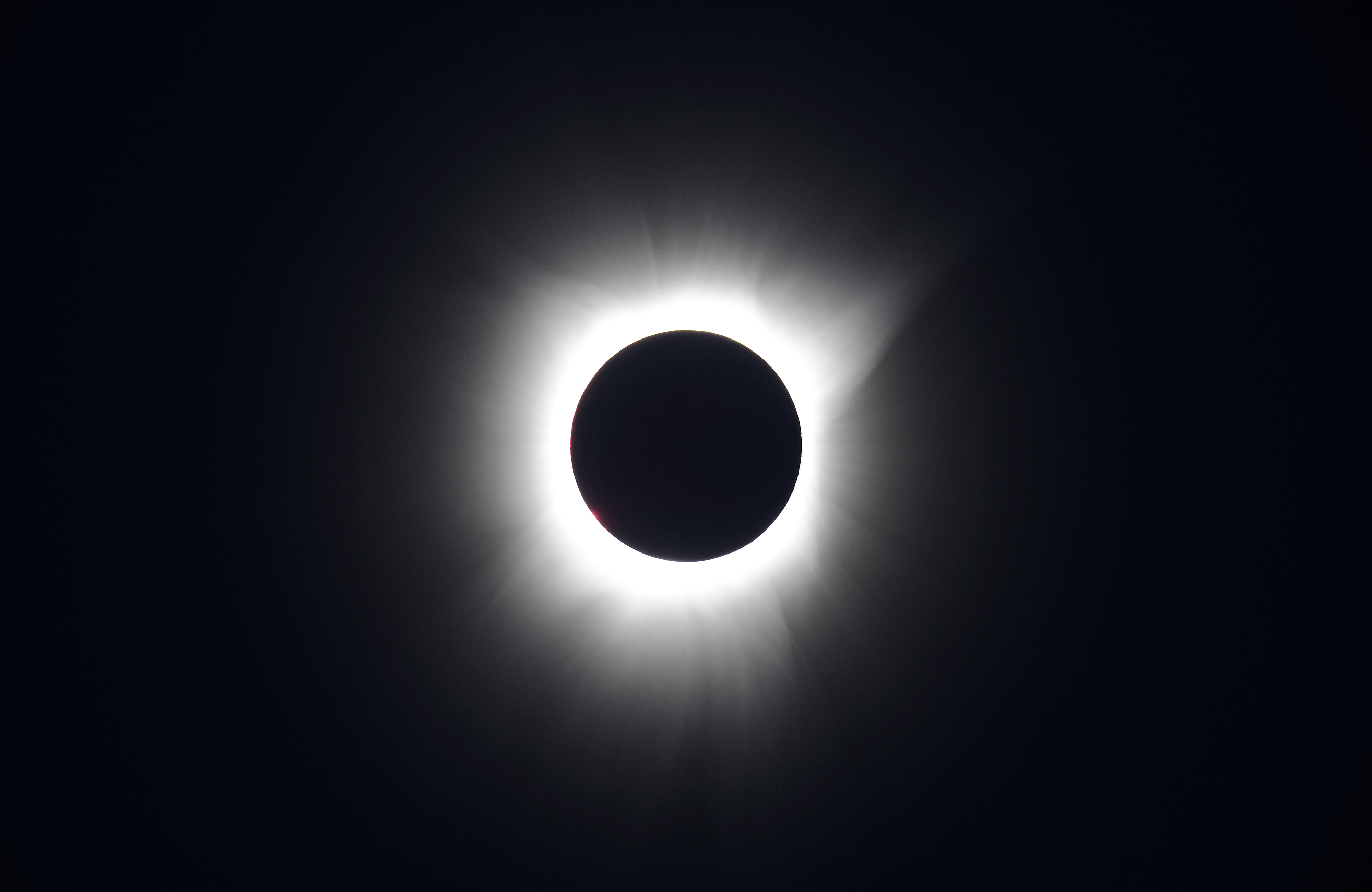 Corona in 2016 Totality by Li-Chun Chen, Sulawesi, Indonesia. Equipment: Mizar FA-80 Fluorite Refractor, Nikon D800 modded,iOptron ZEQ 25 EQ.