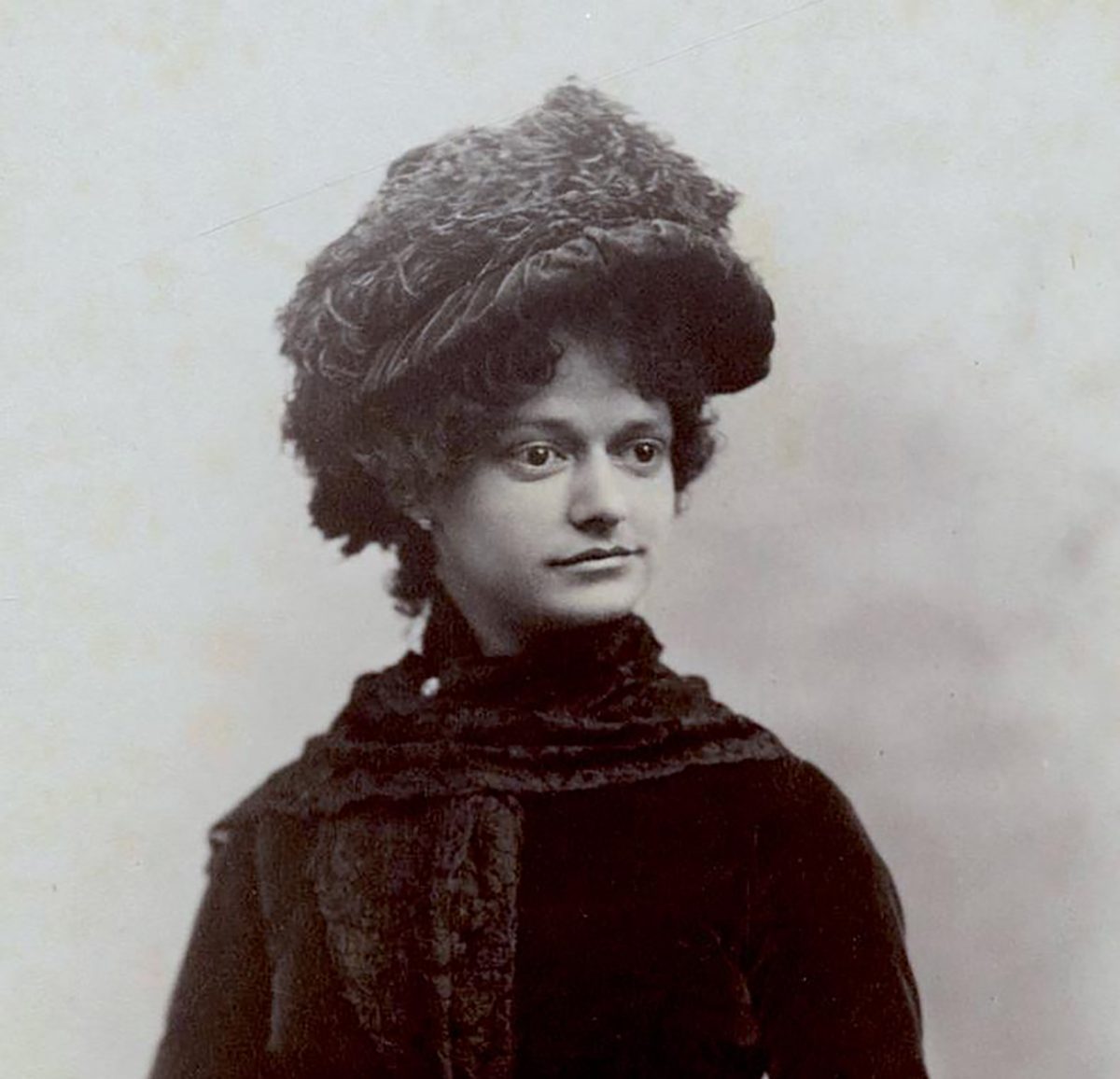 Mabel Loomis Todd photographed by John Lyman Lovell. Manuscripts and Archives, Yale University Library