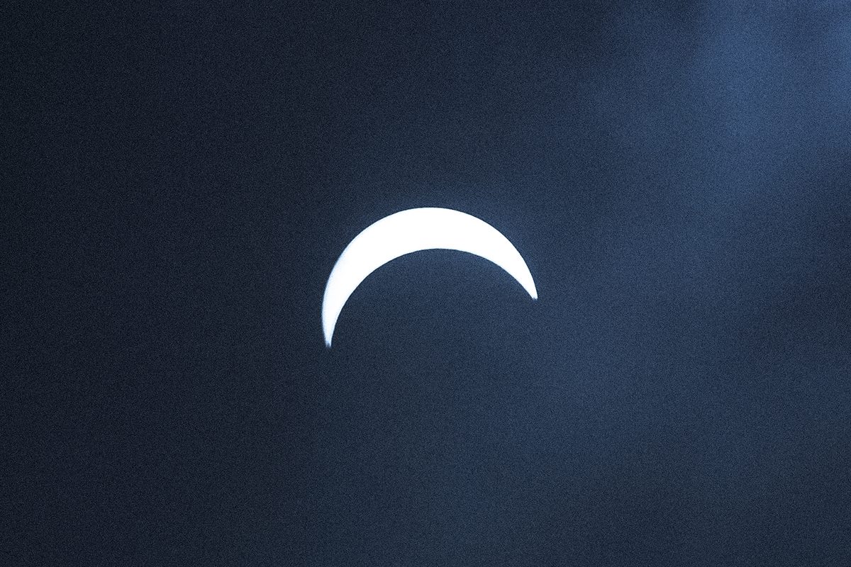 Partial solar eclipse over Quaregnon, Hainaut, Wallonia, Belgium on March 20, 2015. Credit: Samere Fahim Photography / Getty Images