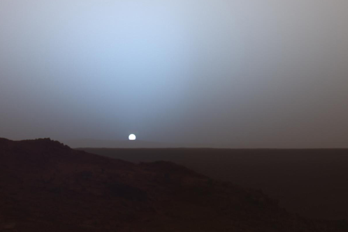 NASA's Spirit rover captured this image of sunset on Mars on 19 May 2005. The Sun is sinking below the rim of Gustev crater. Crater: NASA/JPL/Texas A&M/Cornell