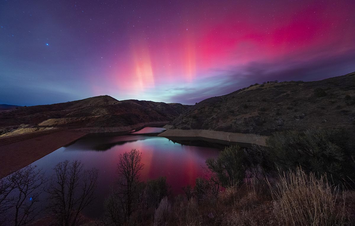 Aurora Over Causey Reservoir © Samuel Morse (USA), Aurorae category.Taken with a Sony ILCE-7M4 camera, tripod, Laowa AF 10 mm f/2.8 Zero-D lens, 10 mm f/2.8, ISO 1600, 30-second exposure. Location: Weber County, Utah, USA, 11 November 2025