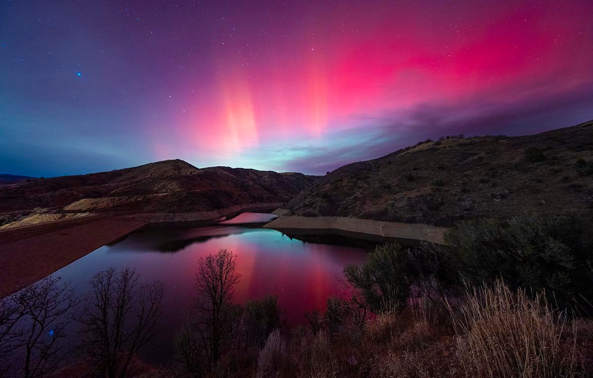 Aurora Over Causey Reservoir © Samuel Morse (USA), Aurorae category.Taken with a Sony ILCE-7M4 camera, tripod, Laowa AF 10 mm f/2.8 Zero-D lens, 10 mm f/2.8, ISO 1600, 30-second exposure. Location: Weber County, Utah, USA, 11 November 2025