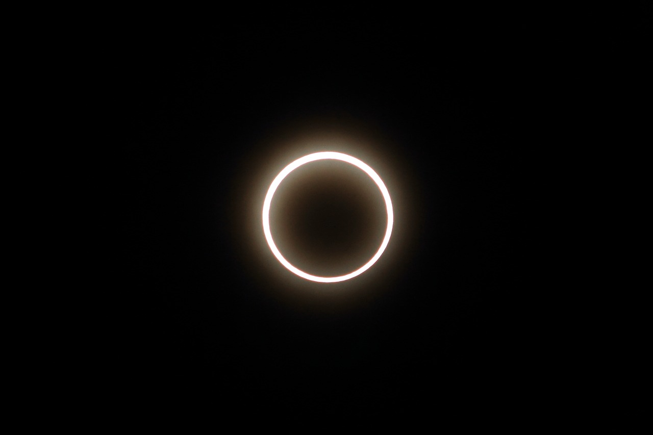 An annular solar eclipse occurs when the moon's shadow cone doesn't quite reach Earth's surface. Credit: Bairi from Pixabay.com https://pixabay.com/illustrations/annular-solar-eclipse-eclipse-2003461 An annular solar eclipse occurs when the moon's shadow cone doesn't quite reach Earth's surface. Credit: Bairi from Pixabay.com https://pixabay.com/illustrations/annular-solar-eclipse-eclipse-2003461