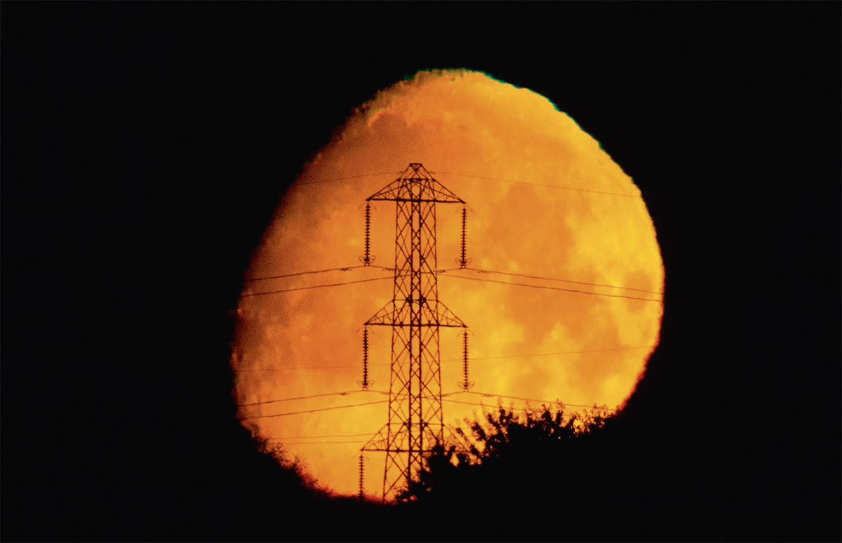 photograph moon illusion step 01