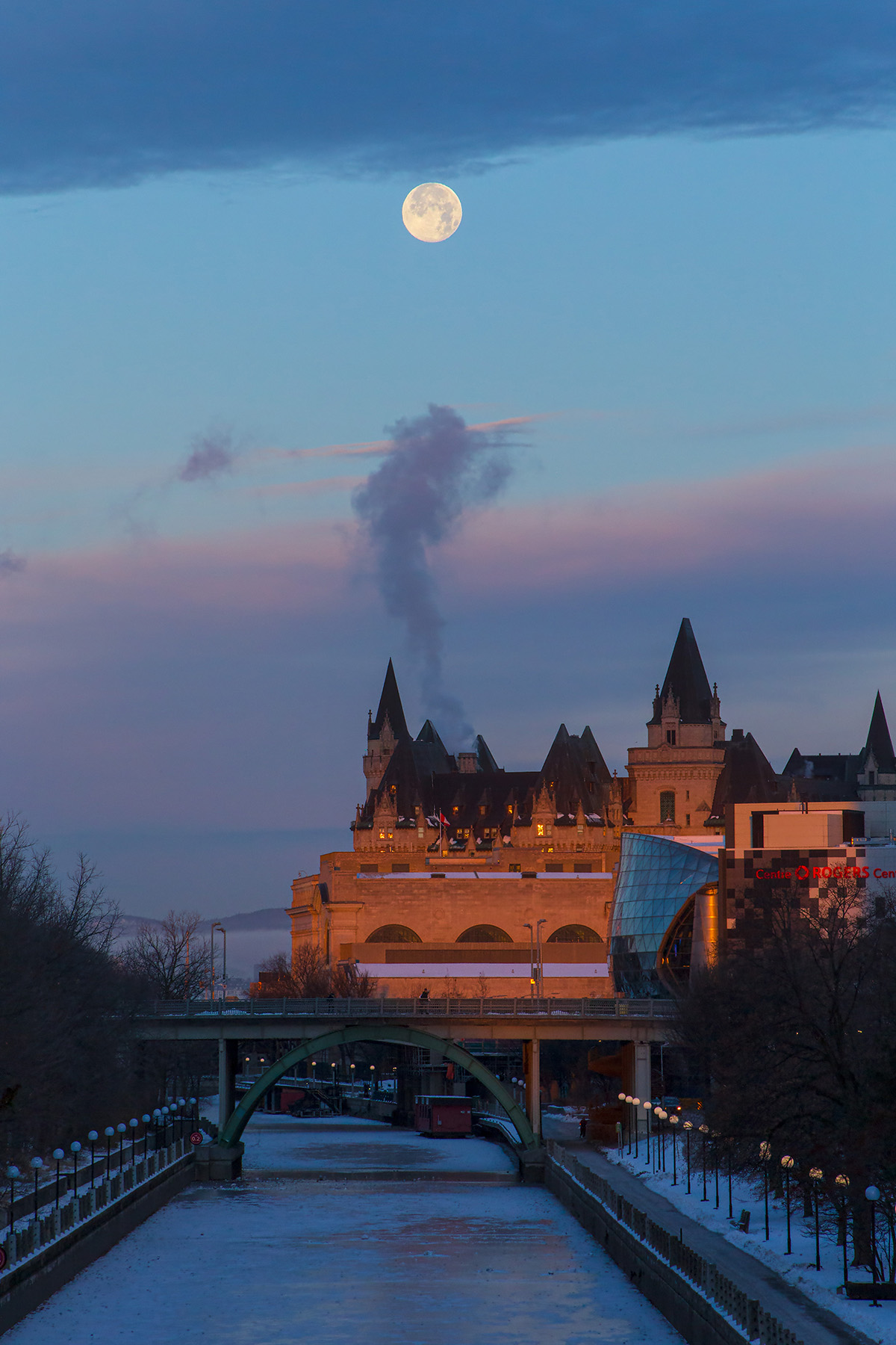 The Cold Full Moon, Joe Bonner, Ottawa, Ontario, Canada, 5 December 2025. Equipment: Canon EOS 6D DSLR camera, Canon 75–300mm, tripod. Equipment: ISO 1600, 160mm, f/22, 1/125 second. Software: Photoshop Creative Cloud