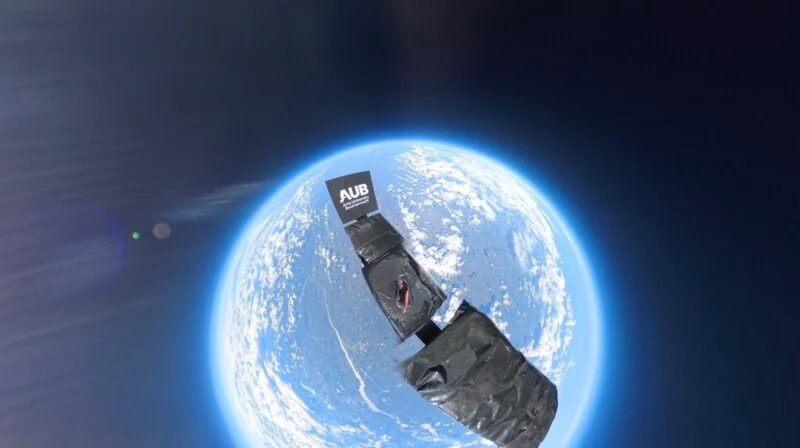 Tom's photography set-up in space, high above the Earth. Credit: Tom Liggett