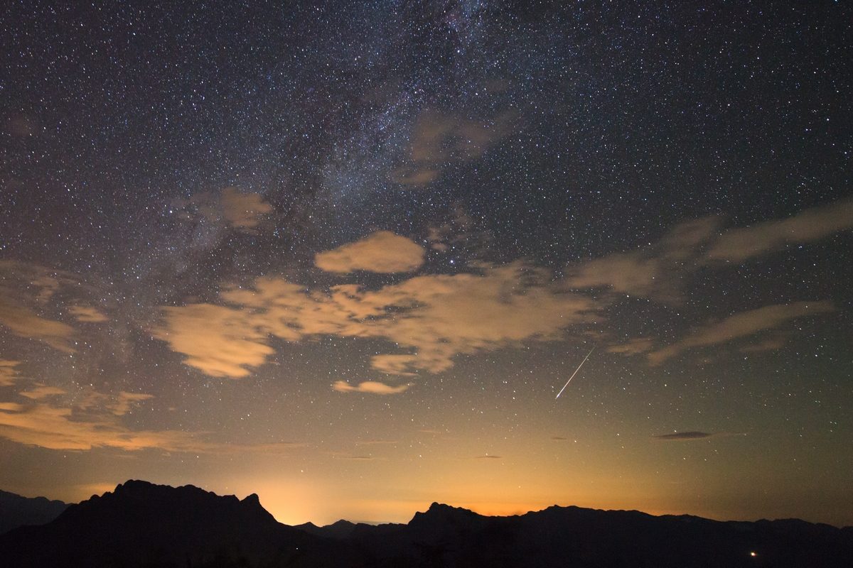 Perseid Fireball Above City Light by Jeff Dai, Mount Jinfo, Chongqing, China. Equipment: Canon EOS 5D Mark II, AF-S Nikkor 14-24mm f/2.8G IF-ED.