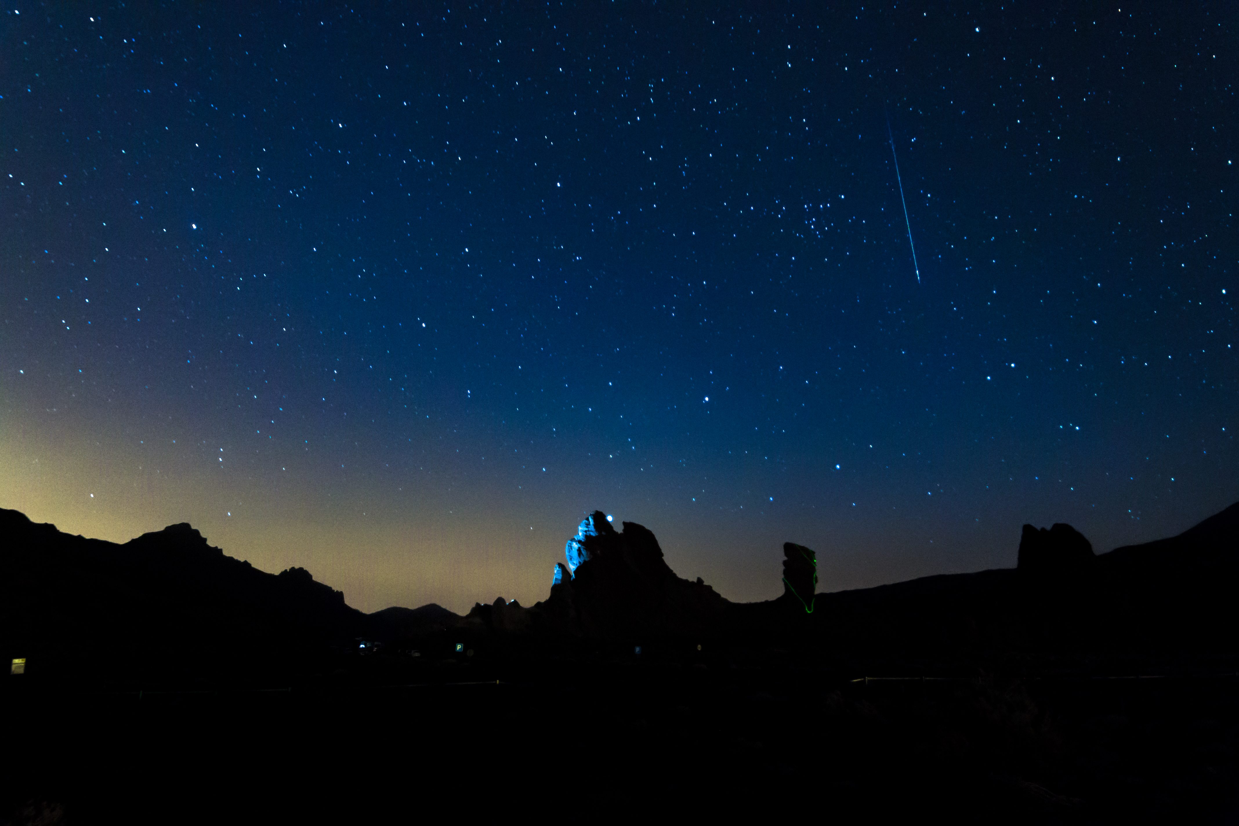 Perseid streaks as Jupiter is Swallowed by Simon Rowland, Las Canadas, Tenerife. Equipment: Canon 1100D, Samyang 14mm.