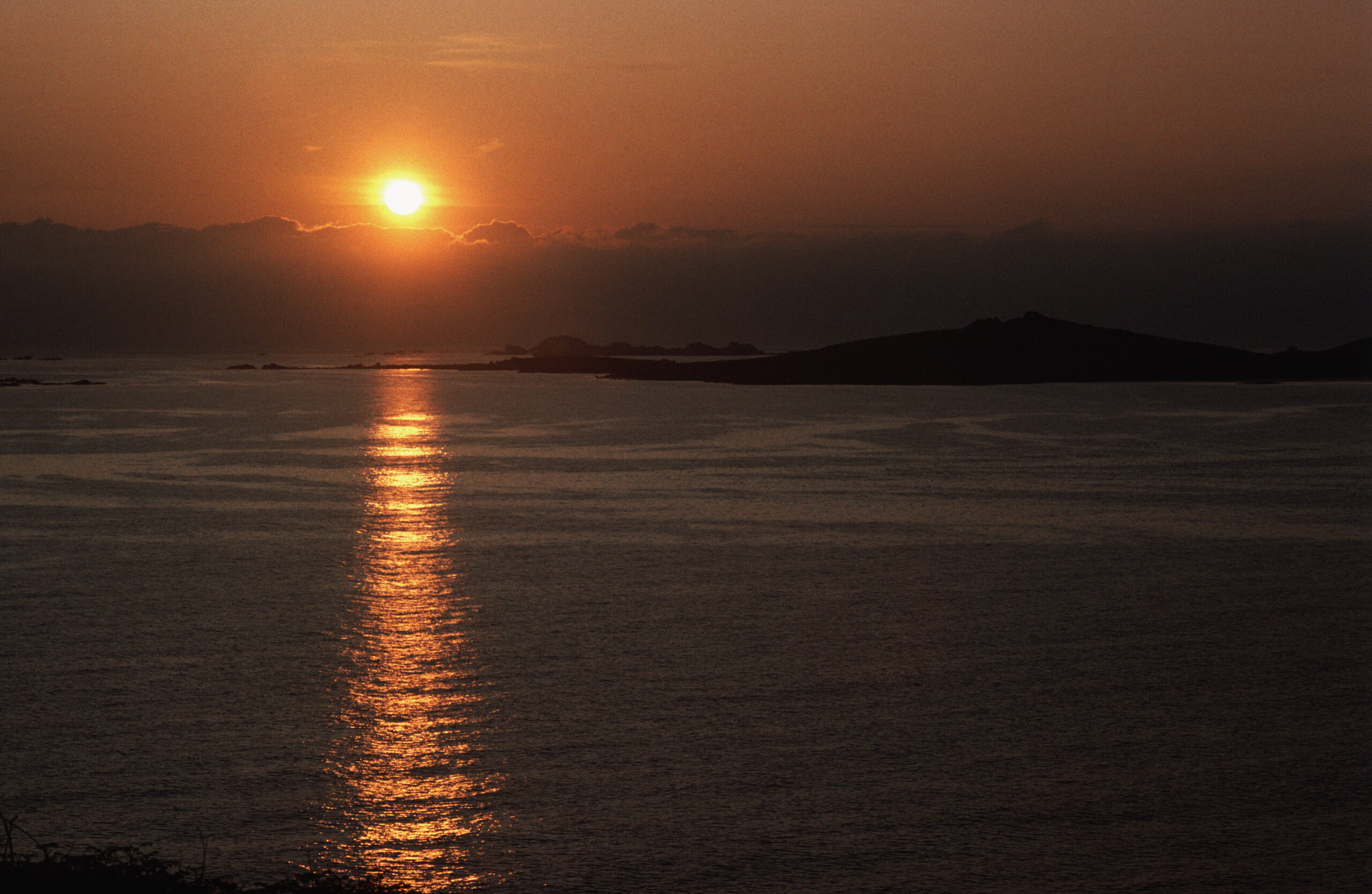 The Scilly Isles will see a 96% partial solar eclipse just before sunset on 12 August 2026. One of the best UK solar eclipses this decade. Credit: Roger Tidman / Getty