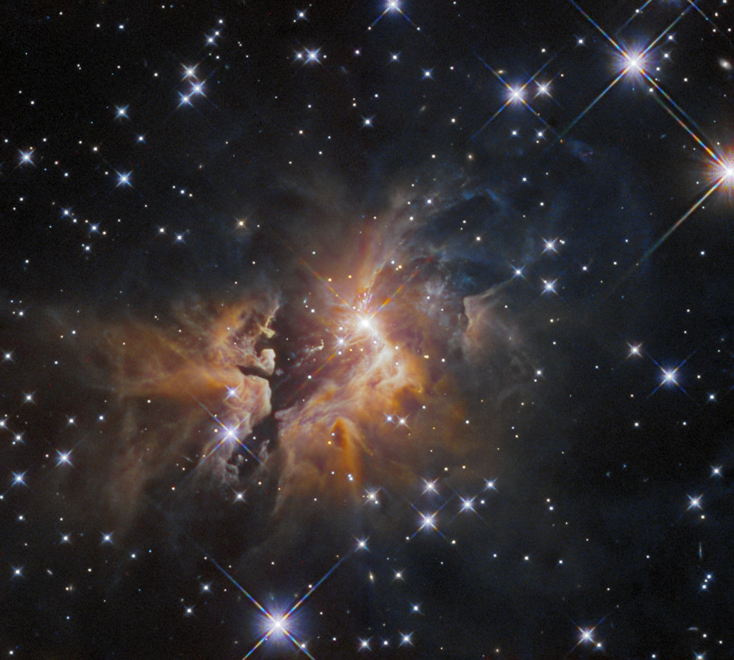 A young star expels gas and dust (IRAS 05506+2414). Hubble Space Telescope, September 19 2022. Credit: ESA/Hubble & NASA, R. Sahai