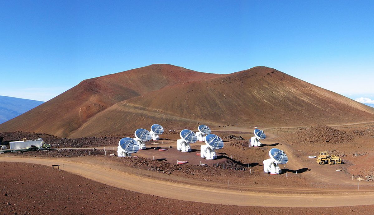 Submillimeter Array observatory on Maunakea, Hawaii. Credit: J. Weintroub