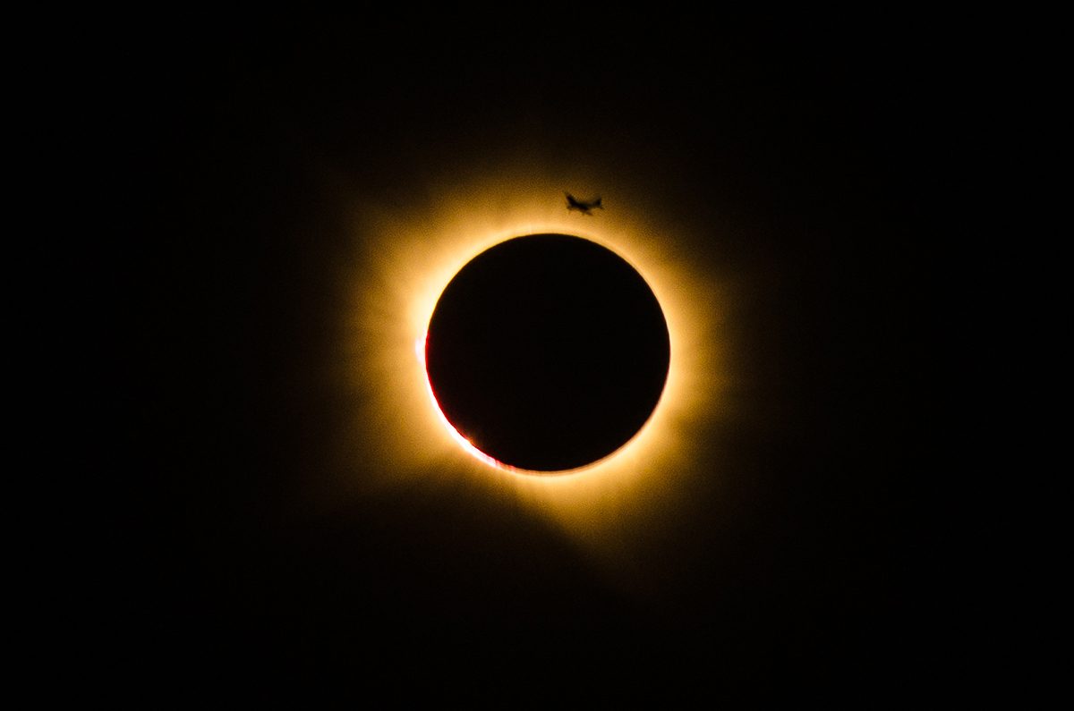 César Carracedo photographed the total solar eclipse on 12 August 2026 from Serra do Careón in Galicia, Spain and managed to catch a plane passing in front of totality! Equipment: Nikon D7000 camera, Nikkor 55-200 lén at 180mm. Exposure: f/8, 1/60, ISO 100 Software: Lightroom