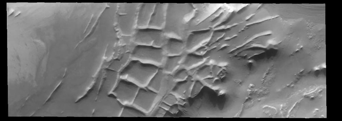 Angustus Labyrinthus, the 'Inca City' formation photographed on Mars by the Mariner 9 spacecraft in 1972. Credit: NASA/JPL-Caltech/Arizona State University