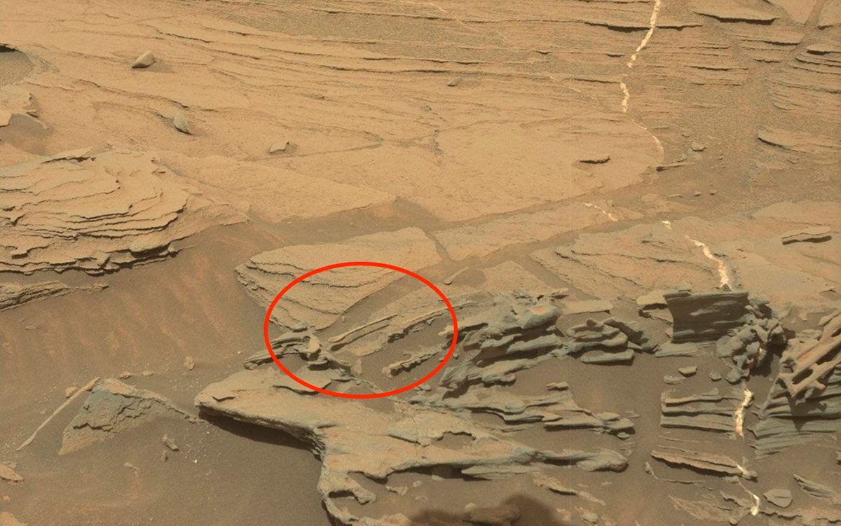 The famous ‘spoon’ on Mars. Appearing to hover just above solid ground, the feature is the product of millions of years of wind erosion. Credit: NASA/JPL-Caltech/MSSS)