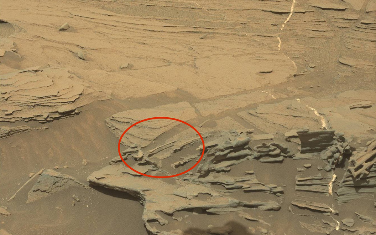 The famous ‘spoon’ on Mars. Appearing to hover just above solid ground, the feature is the product of millions of years of wind erosion. Credit: NASA/JPL-Caltech/MSSS)