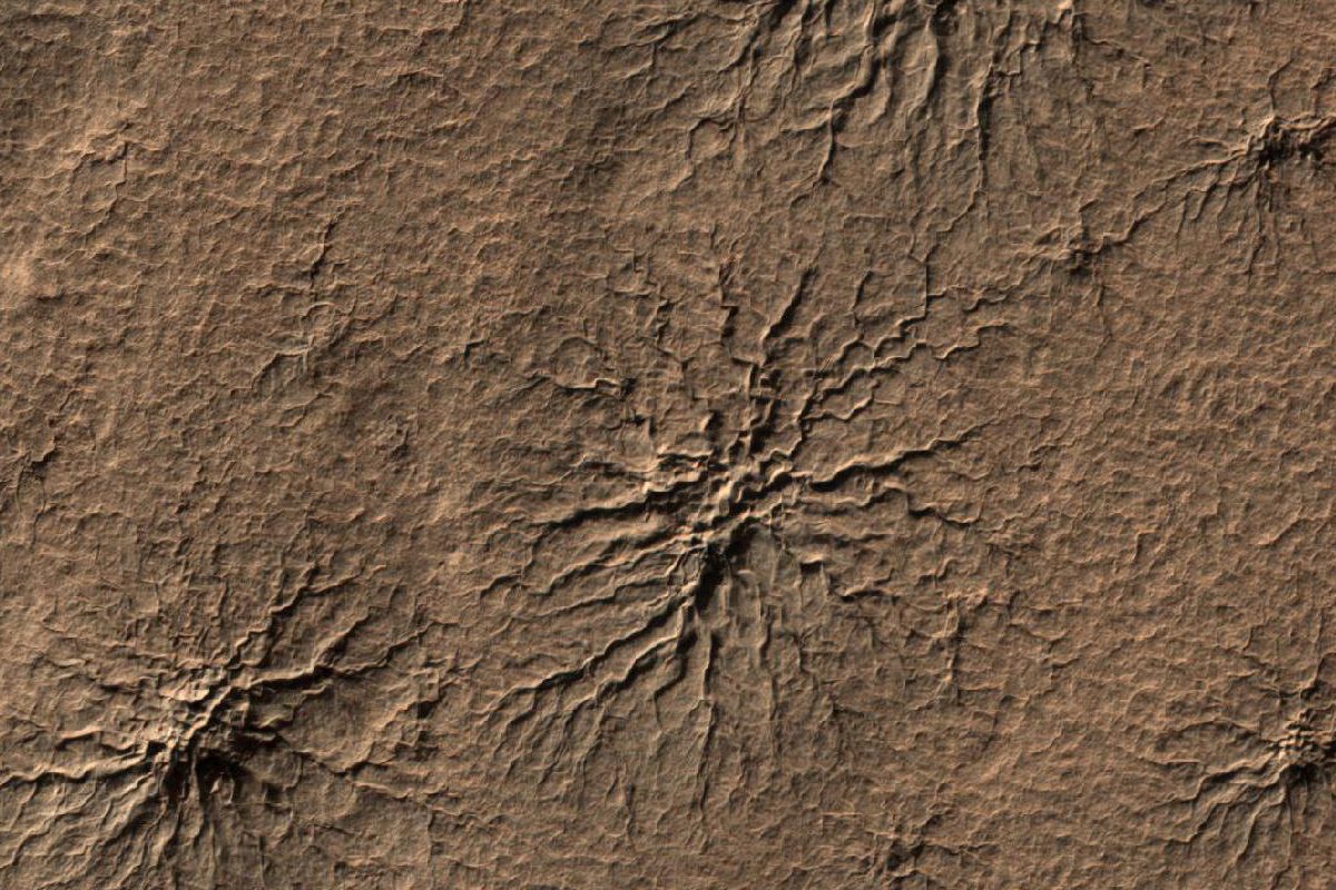 Spider-shaped features in the south polar region of Mars, captured by NASA's Mars Reconnaissance Orbiter. Credit: NASA/JPL-Caltech/University of Arizona