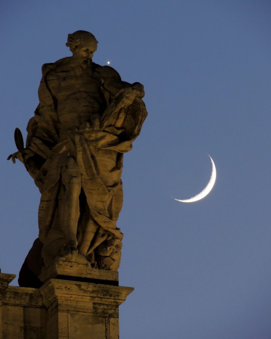 Crescent Moon and Venus Paolo Palma, Rome, Italy, 17 June 2026 Equipment: Nikon Coolpix P510 camera, built-in lens, Manfrotto Compact Action tripod