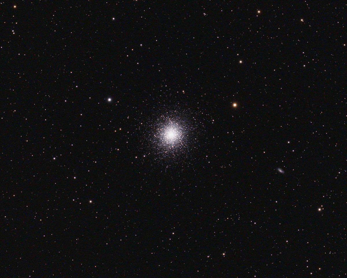 Globular cluster M13 had round, tight stars from corner to corner, 120x 30”. Image taken with a ZWO ASI2600MC Air on board. Credit: Ivana Peranic