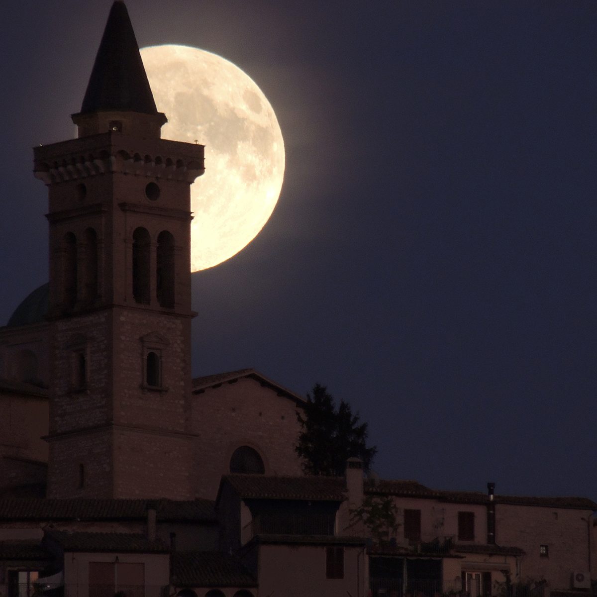 The nearly-full Moon rising above St. Emiliano Church, Trevi, Italy, captured by Paolo Palma, 15 September 2024. Equipment: Nikon Coolpix p510 camera, ISO 400, 1/50s