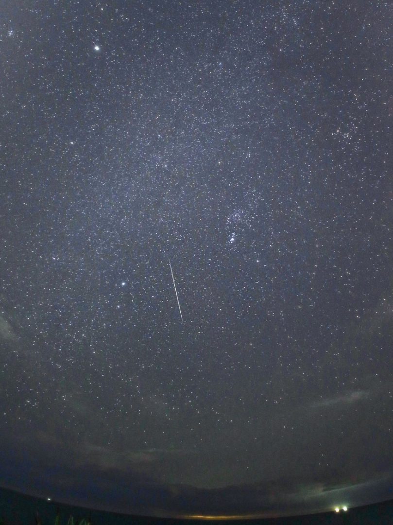 Geminid meteor Giovanni Passalacqua, Marina di Modica, Sicily, Italy, 14 December 2025 Equipment: Canon EOS R camera, 7Artisans 10mm lens, Manfrotto tripod