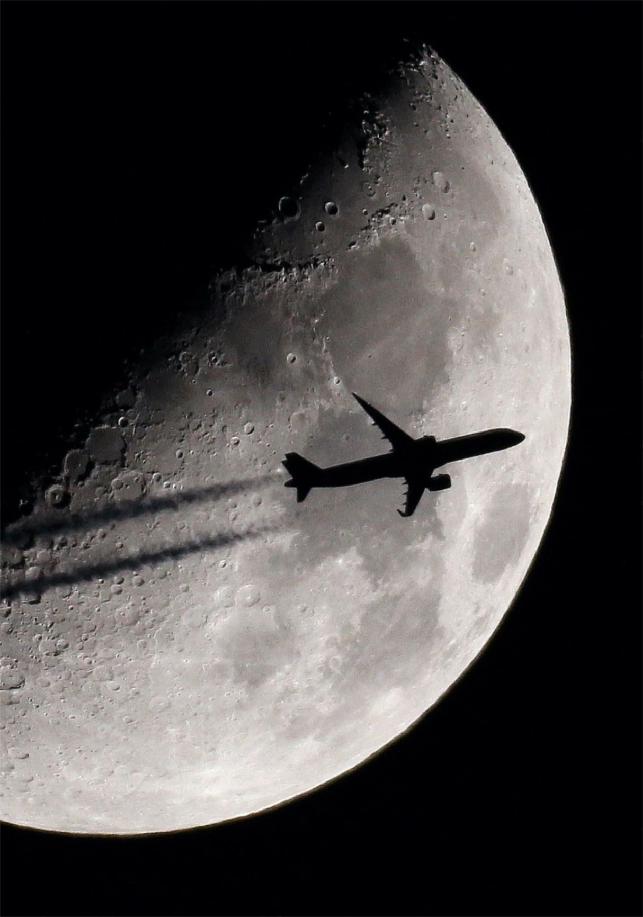 Airbus lunar transit Sebastian Le Brigand, Crépy-en-Valois, France, 27 December 2025 Equipment: Canon EOS 60D camera, i-Nova EDTF 102 refractor, Manfrotto mount
