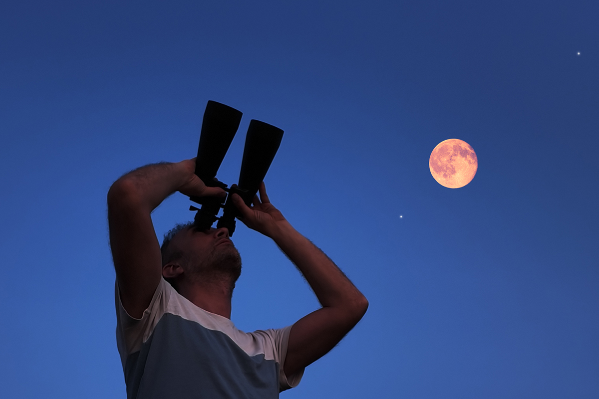 Best binoculars for stargazing and astronomy. Credit: m-gucci / Getty Images