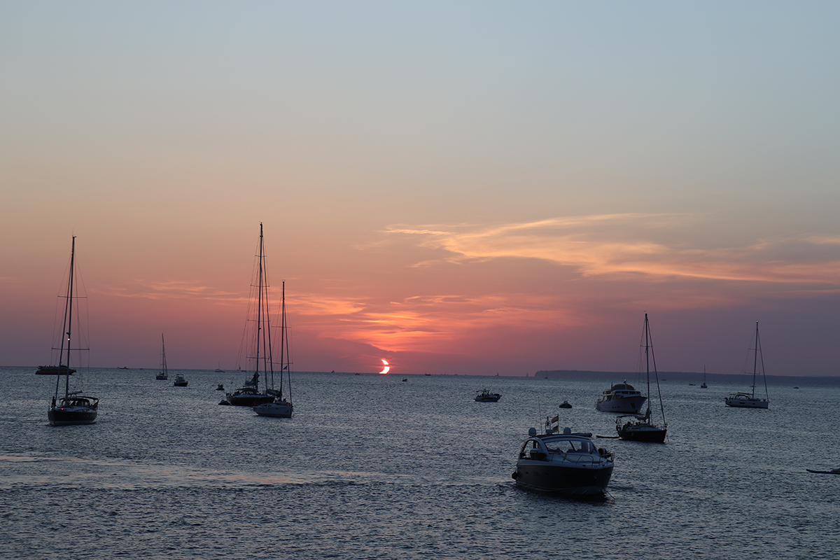 Lauren Hodgson-King captured this view of the total solar eclipse, 12 August 2026 from Mallorca, Spain. Equipment: Canon DSLR camera