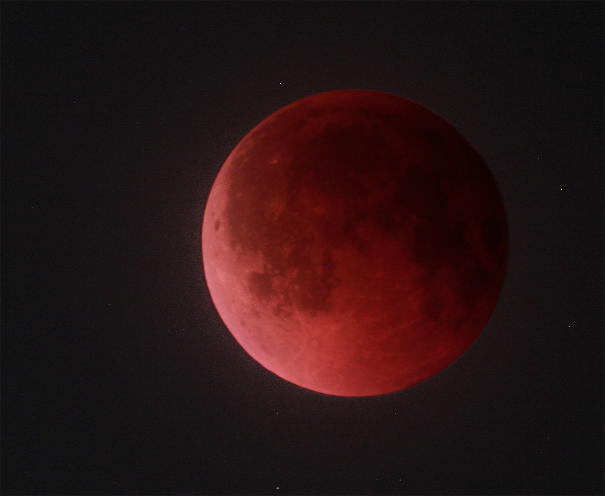 Total lunar eclipse, 7 September 2025, captured by Federico Mariano, Lecce, Italy. Equipment: Canon EOS 600D DSLR camera, Sky-Watcher 150P Dobsonian, HEQ5 mount. Exposure: ISO 800, single exposure. Software: Adobe Lightroom