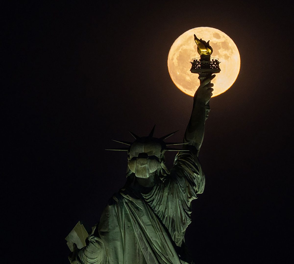 The full Blue Moon rises behind the Statue of Liberty in New York City, USA, 30 May 2026. Photo by Lokman Vural Elibol/Anadolu via Getty Images
