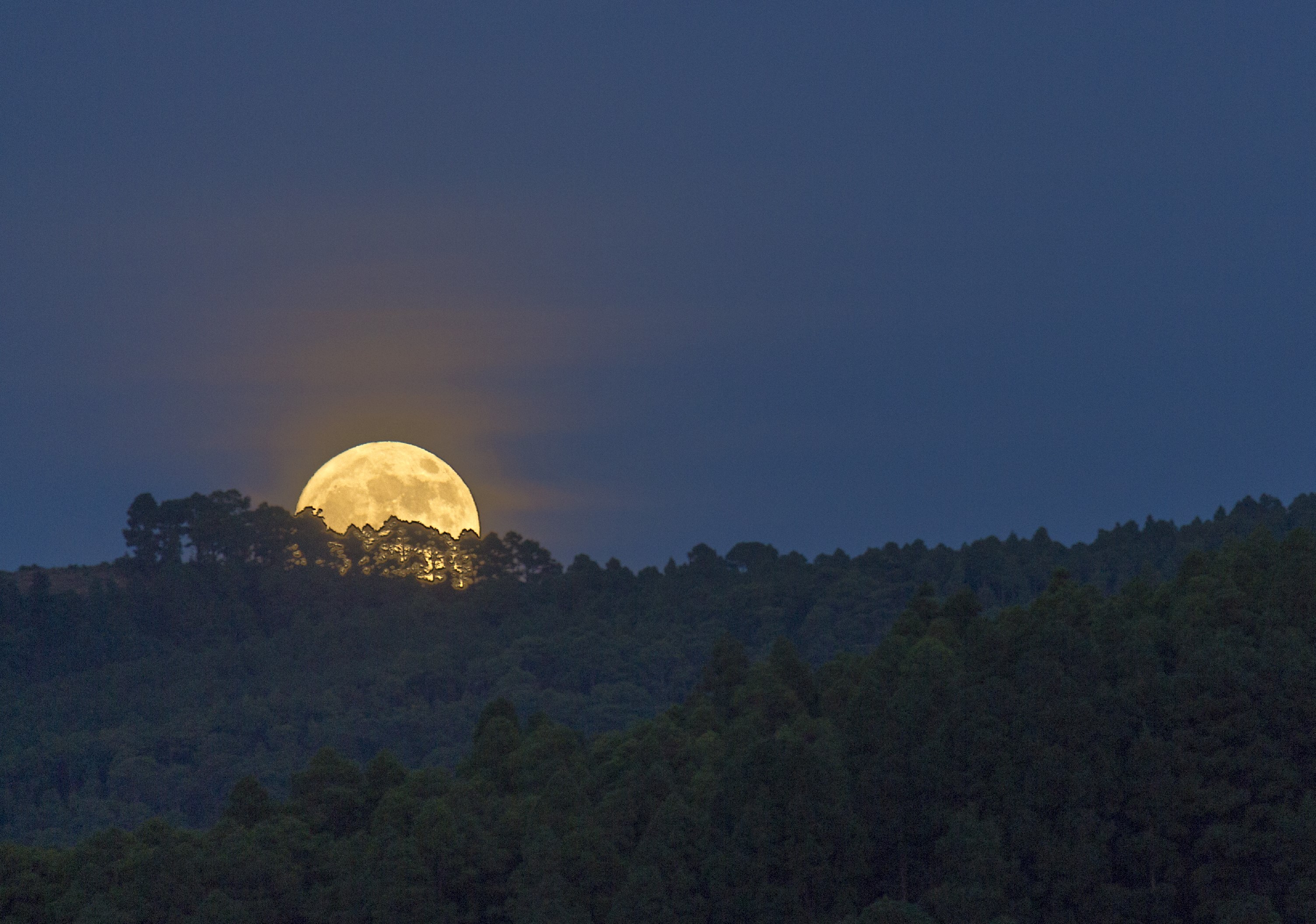 Full Moon rising over North Tenerife by Peter Louer, Llanito Perera, Tenerife. Equipment: Canon 700D, Canon 55-250mm lens @250mm