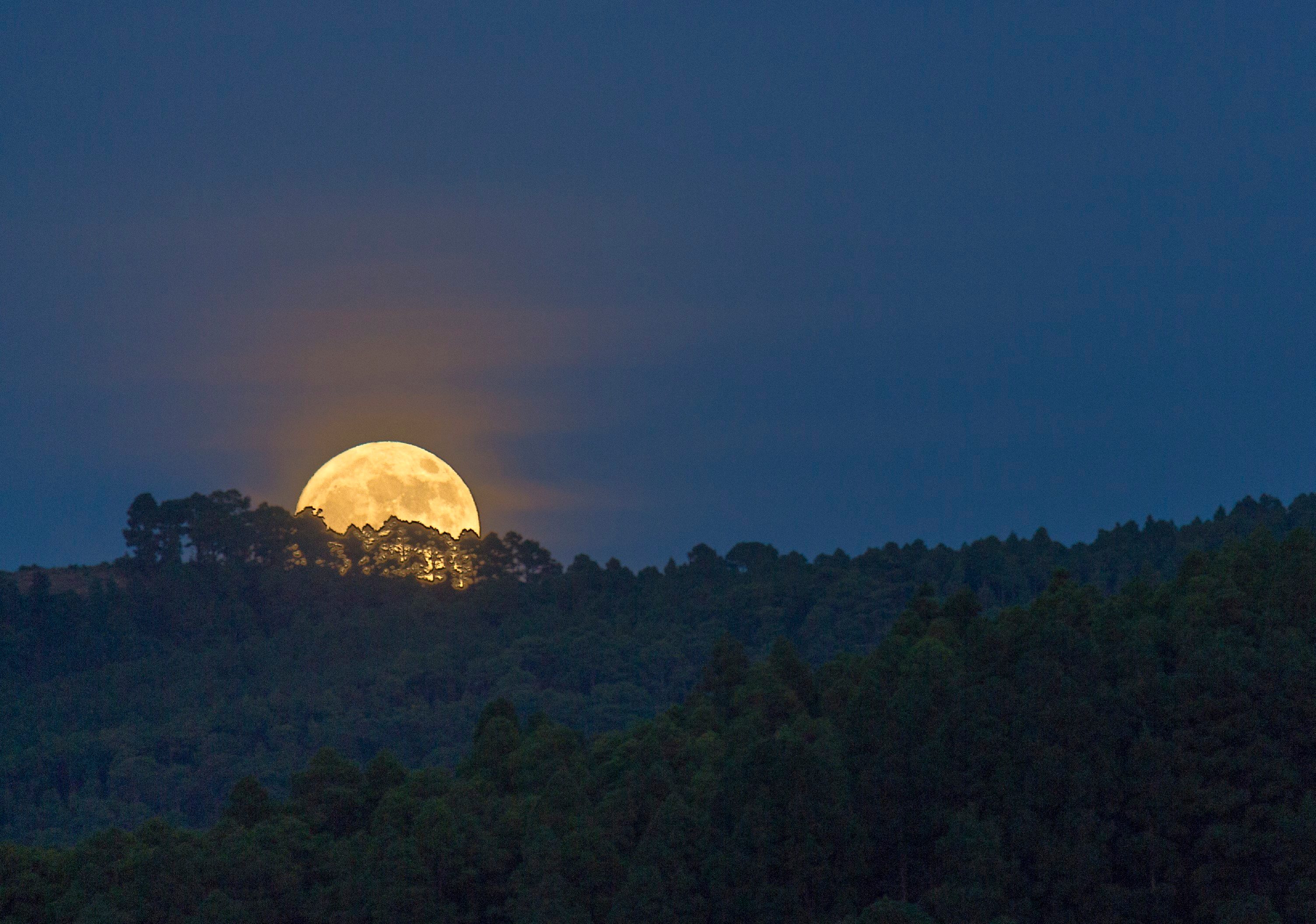 Full Moon rising over North Tenerife by Peter Louer, Llanito Perera, Tenerife. Equipment: Canon 700D, Canon 55-250mm lens @250mm