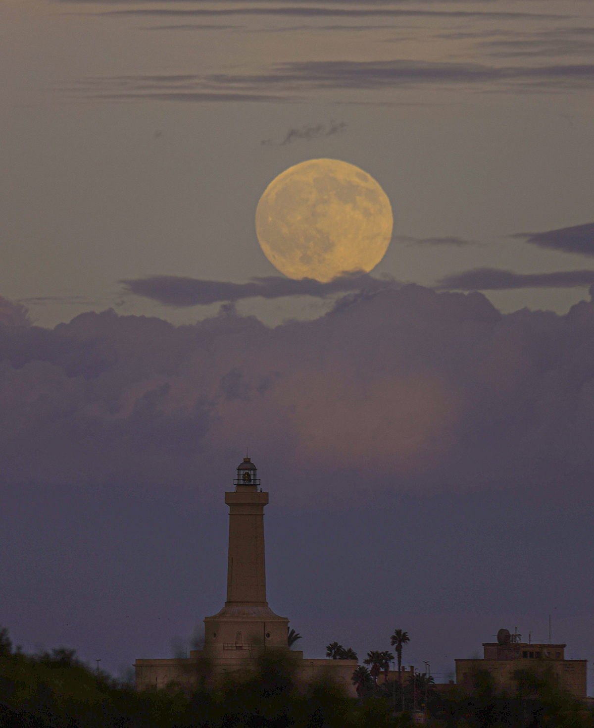 The 2026 Hunter's Moon over Capo Passero Lighthouse, Portopalo di Capo Passero, Sicily, Italy, captured by Giovanni Passalacqua, 25 October 2026, 16:49 local time. Equipment: Canon EOS R camera, Sigma 600mm lens, Manfrotto tripod Exposure: ISO 100, f/7, 1/200s Software: Photoshop