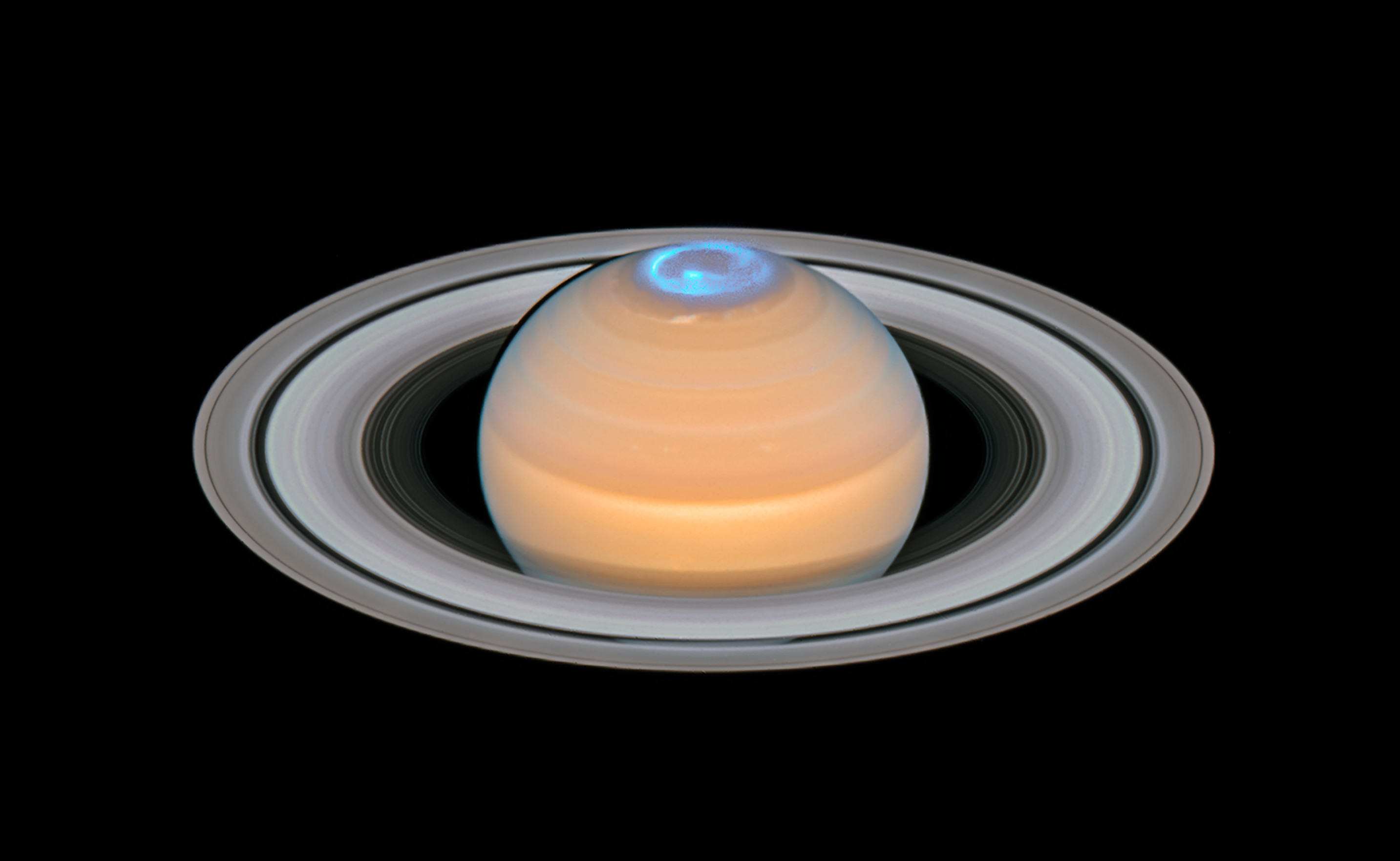 A composite of observations made of Saturn in early 2018 in optical light and of the auroras on Saturn’s north pole region, made in 2017. Credit: NASA/ESA Hubble
