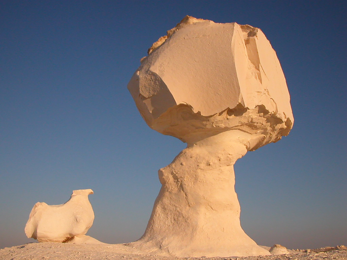 A mushroom-shaped ventifact seen in White Desert National Park, Egypt. Credit: Christine Schultz / Wiki