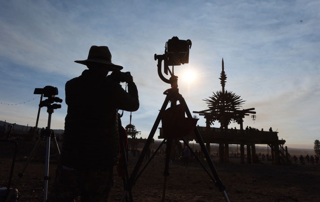 How photograph a solar eclipse. Photo by ROBYN BECK/AFP via Getty Images)