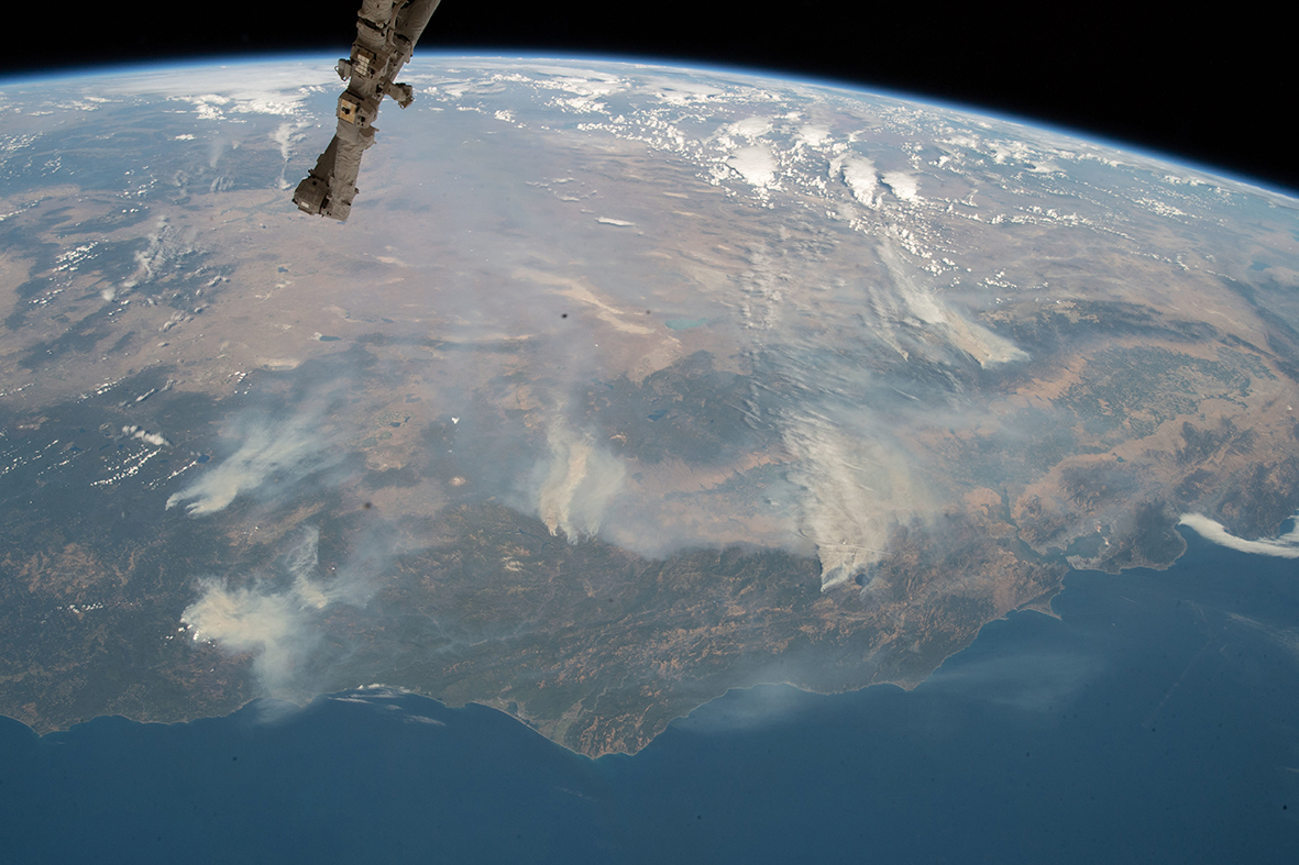 The sheer scale of 2018’s California wildfires becomes only too apparent when seen from the ISS. Credit: NASA