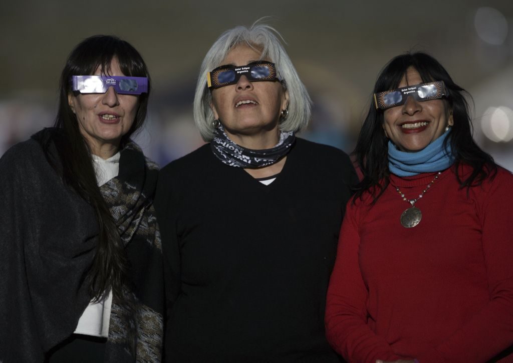 Eclipse glasses at the ready! Eclipse chasers observe the total solar eclipse in Bella Vista, San Juan, Argentina, 3 July 2019. Photo by Stringer/Anadolu Agency/Getty Images