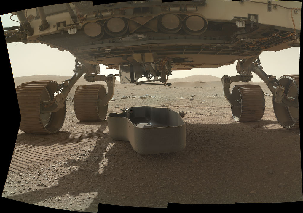 Perseverance drops its debris shield prior to releasing the Ingenuity helicopter PERSEVERANCE, 23 MARCH 2021 CREDIT: NASA/JPL-Caltech/MSSS
