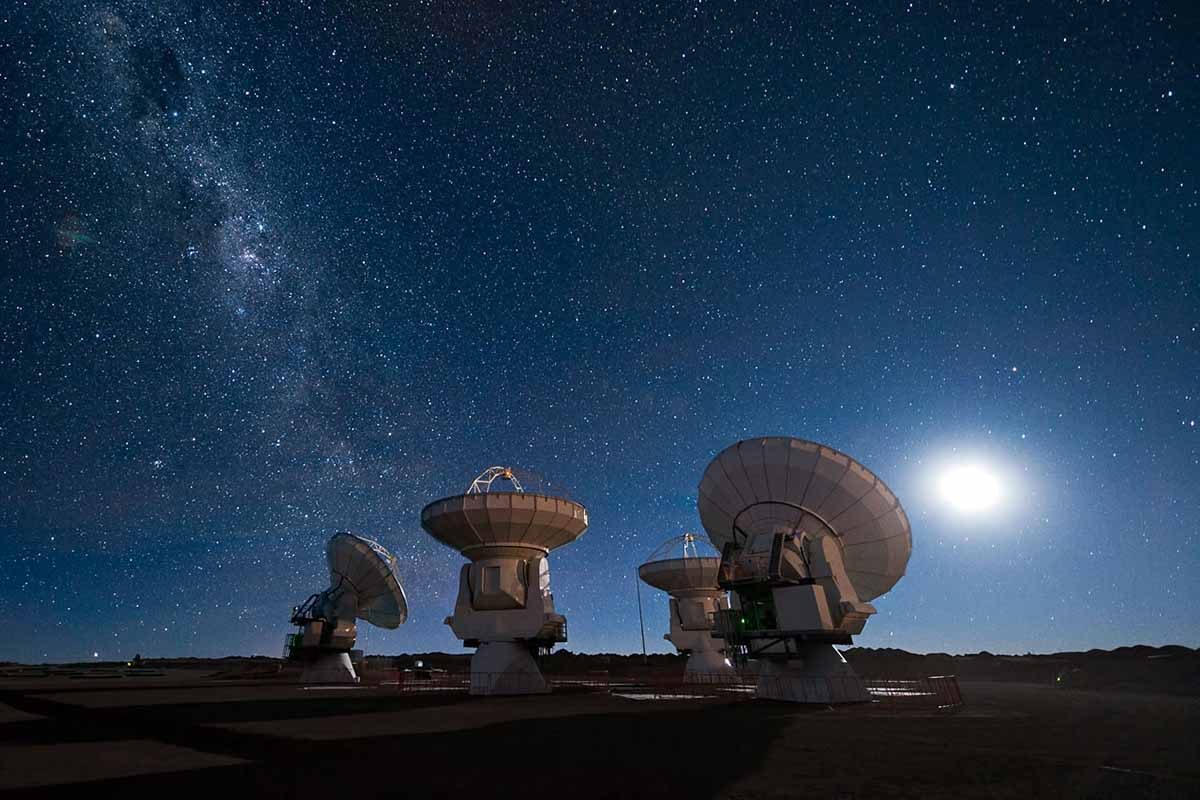 Four antennas of the Atacama Large Millimeter/submillimeter Array (ALMA) in Chile. Credit: ESO/José Francisco Salgado (josefrancisco.org)