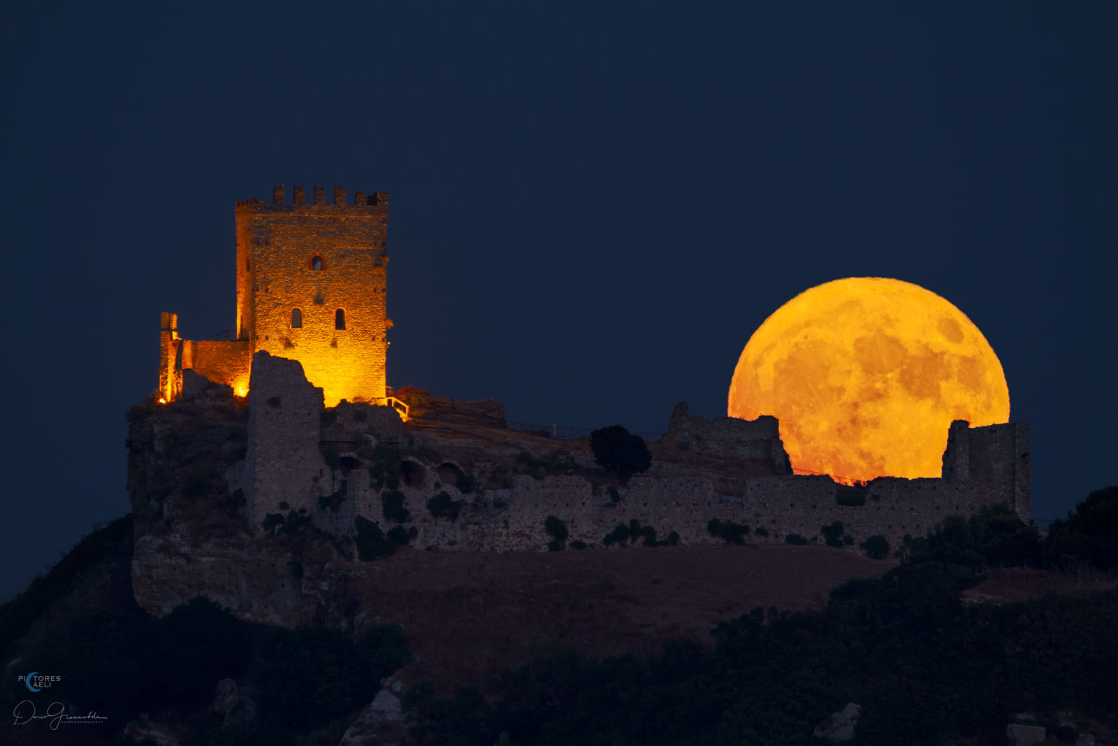 Sturgeon Moon above Cefalà Diana Dario Giannobile, Cefalà Diana, Sicily, Italy, 1 August 2023 Equipment: Canon EOS 7D DSLR camera