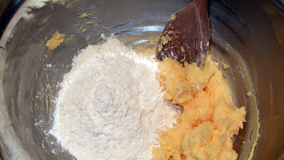 Solar eclipse cookies recipe step 2
