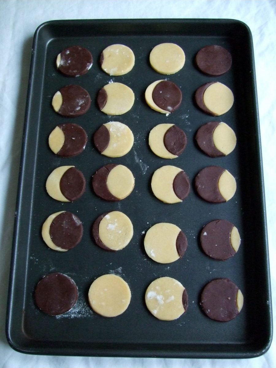 Solar eclipse cookies recipe step 7